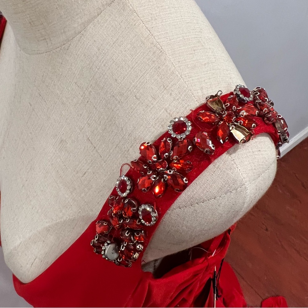 Mac Duggal Red V-Neck V-Back Embellished Shoulders Gloor Length Gown - Reemoly - Picture 15 of 17